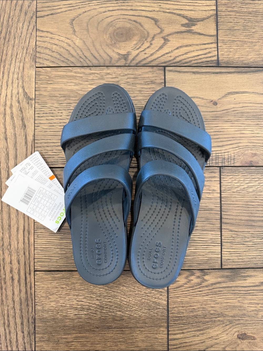 Women’s size 8 dual comfort wedge crocs
